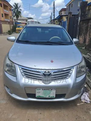 Toyota Avensis 2012 Silver