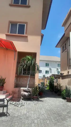 5bdrm Apartment in Lagos, Lekki Phase 1 for sale