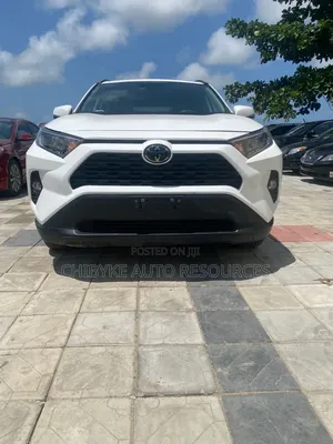 Toyota RAV4 XLE 2021 White
