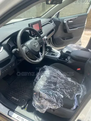 Toyota RAV4 XLE 2021 White