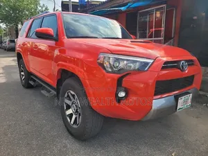 Toyota 4-Runner TRD Off Road 4WD 2024 Orange