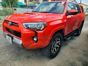 Toyota 4-Runner TRD Off Road 4WD 2024 Orange