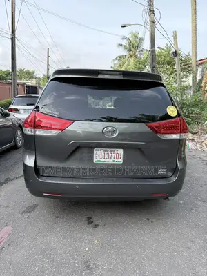 Toyota Sienna XLE AWD 7-Passenger 2013 Gray
