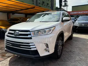 Toyota Highlander XLE 4x2 V6 (3.5L 6cyl 8A) 2017 White