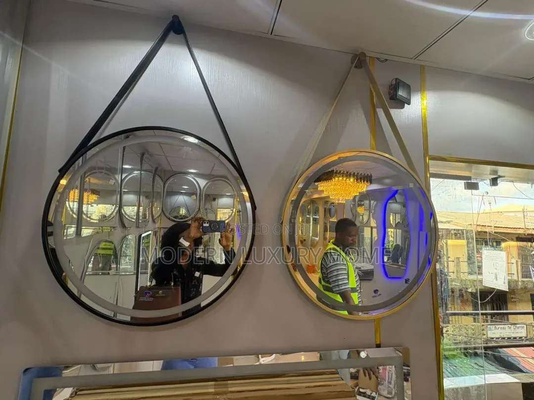Round Led Mirror With Flame