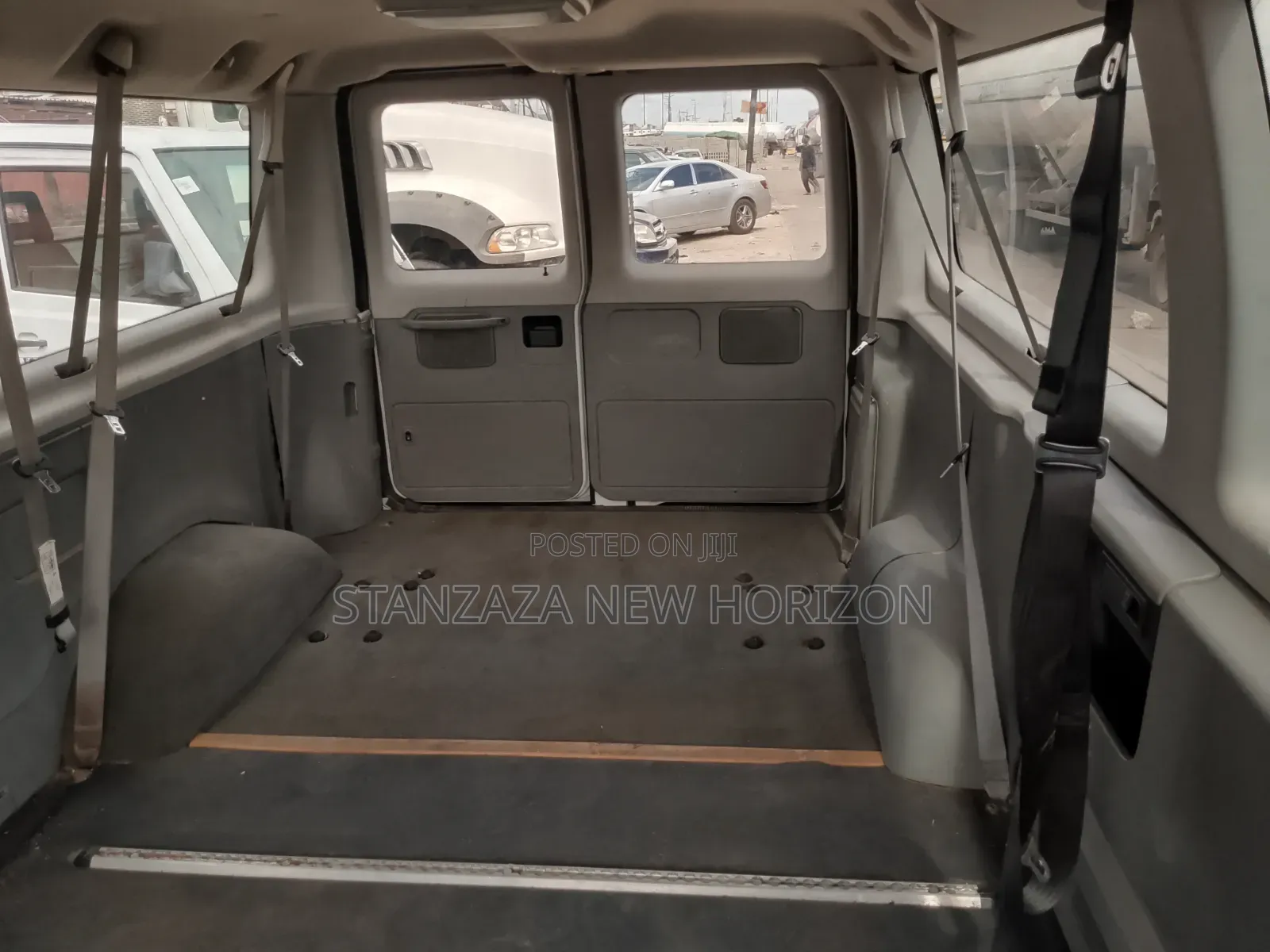 Ford E350 2001 White