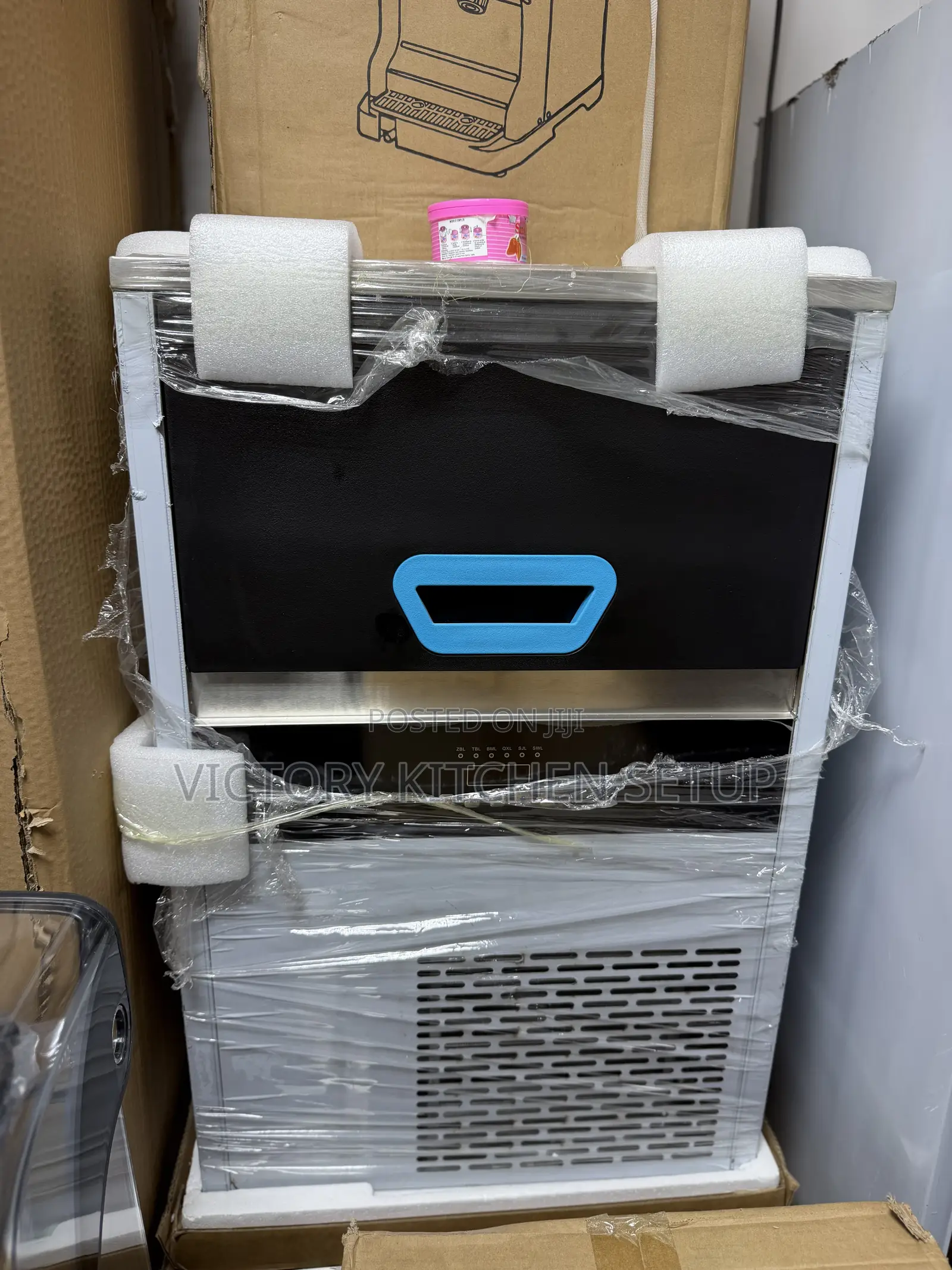 32 Cubes Ice Maker
