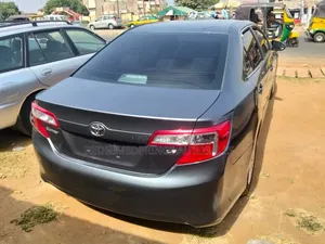 Toyota Camry LE 4dr Sedan (2.5L 4cyl 6A) 2014 Gray