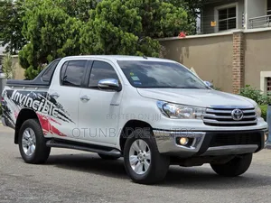 Toyota Hilux Revo Double Cab Petrol 2.7 AWD 2017 White