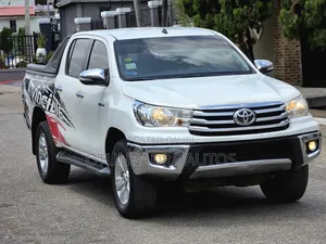 Toyota Hilux Revo Double Cab Petrol 2.7 AWD 2017 White