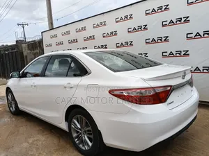 Toyota Camry LE 4dr Sedan (2.5L 4cyl 6A) 2015 White