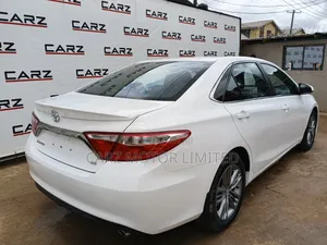 Toyota Camry LE 4dr Sedan (2.5L 4cyl 6A) 2015 White