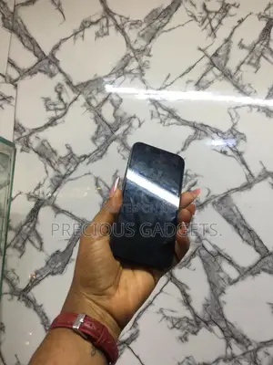 Apple iPhone 16e 128 GB Black