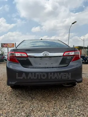 Toyota Camry XLE 4dr Sedan (2.5L 4cyl 6A) 2013 Gray
