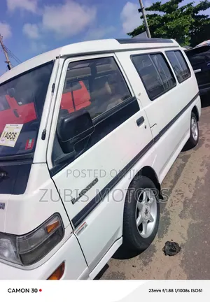 Mitsubishi L300 2005 White