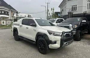 Toyota Hilux 2022 White