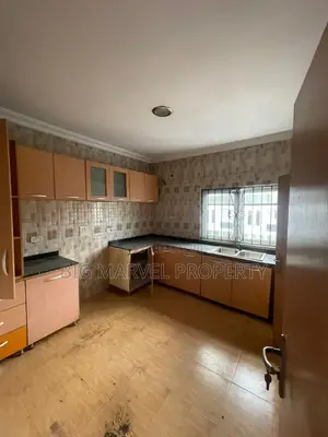 3bdrm Apartment in Estate In Ikota for rent