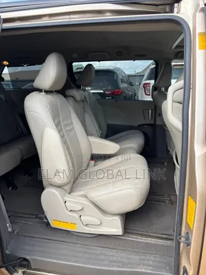 Toyota Sienna XLE 8-Passenger 4dr Minivan (3.5L 6cyl 6A) 2014 Gold