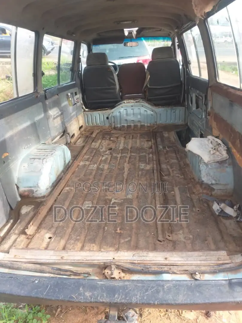 Toyota HiAce 2004 Grey