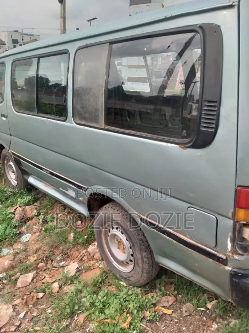 Toyota HiAce 2004 Grey