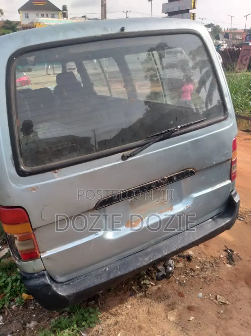 Toyota HiAce 2004 Grey