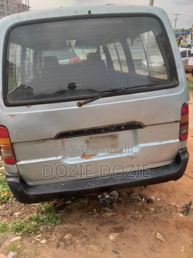 Toyota HiAce 2004 Grey