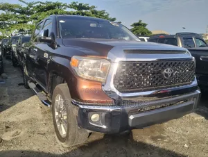 Toyota Tundra 2018 Brown