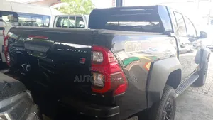 New Toyota Hilux 2026 Black