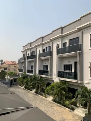 4bdrm Townhouse/Terrace in Lekki Phase 1 for sale