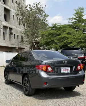 Toyota Corolla LE 4dr Sedan (1.8L 4cyl 4A) 2010 Gray