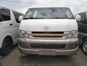 Toyota HiAce 2015 White