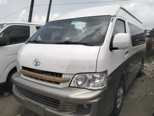 Toyota HiAce 2015 White
