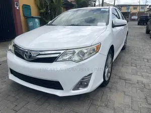 Toyota Camry XLE 4dr Sedan (2.5L 4cyl 6A) 2012 White