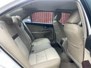 Toyota Camry XLE 4dr Sedan (2.5L 4cyl 6A) 2012 White