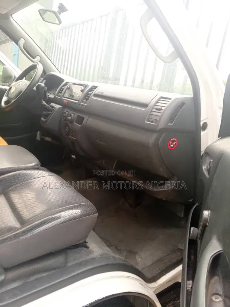Toyota HiAce 2012 White