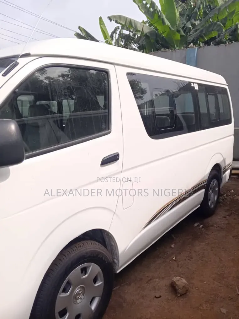 Toyota HiAce 2012 White