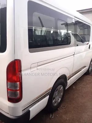 Toyota HiAce 2012 White