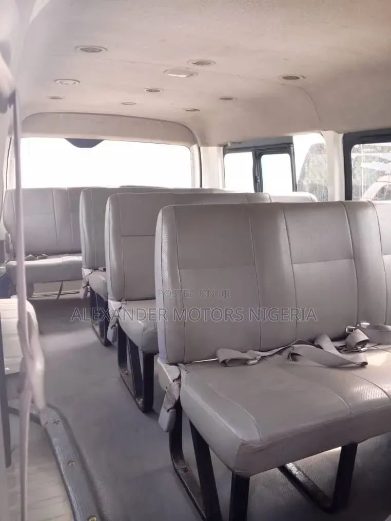 Toyota HiAce 2012 White