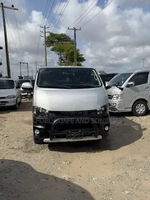 Toyota HiAce 2013 Silver