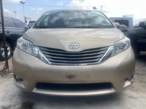 Toyota Sienna XLE 7 Passenger Mobility 2011 Gold