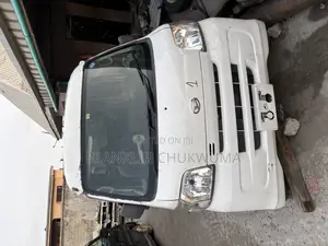 Bus 2018 White