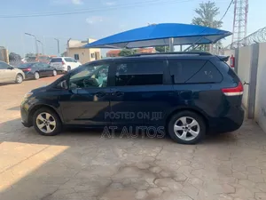 Toyota Sienna XLE 7 Passenger 2011 Blue