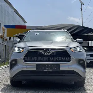 Toyota Highlander XLE 2022 Silver