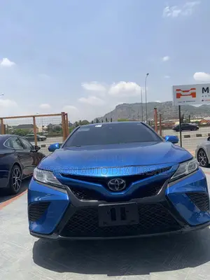 Toyota Camry SE FWD (2.5L 4cyl 8AM) 2018 Blue