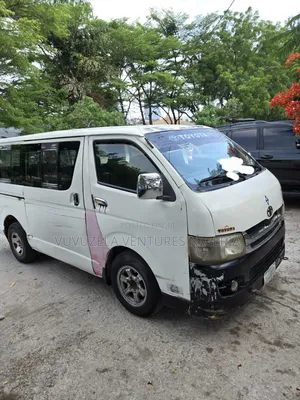Toyota HiAce 2010 White