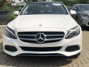 Mercedes-Benz C300 Luxury 4dr AWD 4Matic Sedan (2.0L 4cyl 7A) 2015