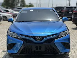 Toyota Camry SE FWD (2.5L 4cyl 8AM) 2018 Blue