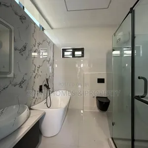 5bdrm Duplex in Ologolo for sale