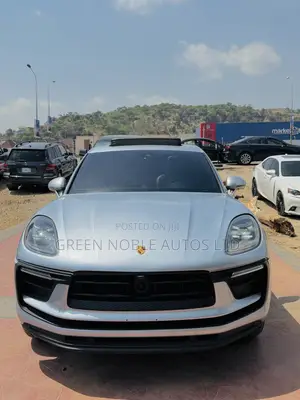 Porsche Macan 2023 Silver
