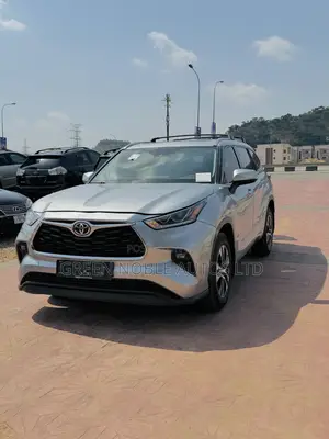 Toyota Highlander 2021 Silver